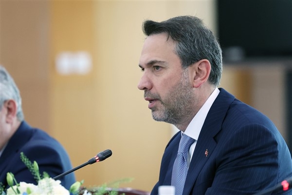 Bakan Bayraktar, Erzincan’da öğrencilerle bir araya geldi