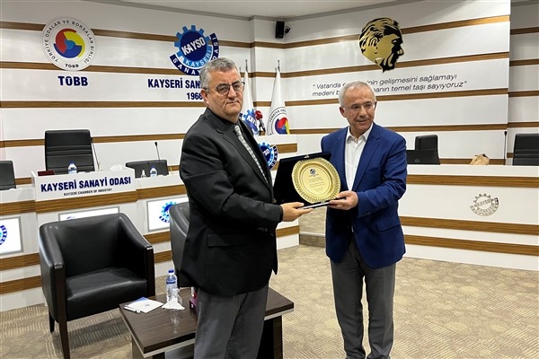 Kayseri Büyükşehir'in ekonomiye katkıları plaketle taçlandırıldı