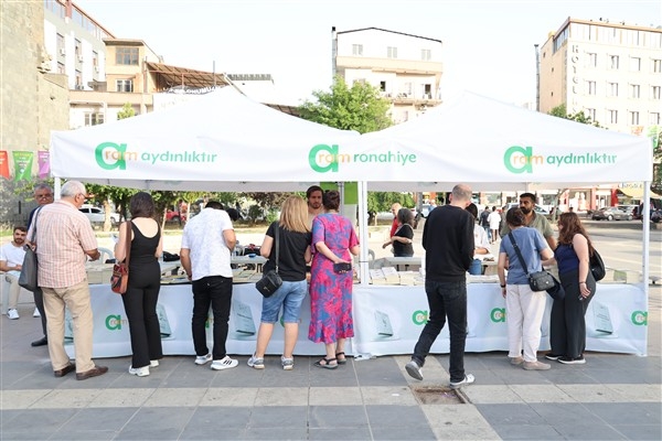Diyarbakır'da &Prime;Kürtçe Kitap Günleri&Prime; başladı
