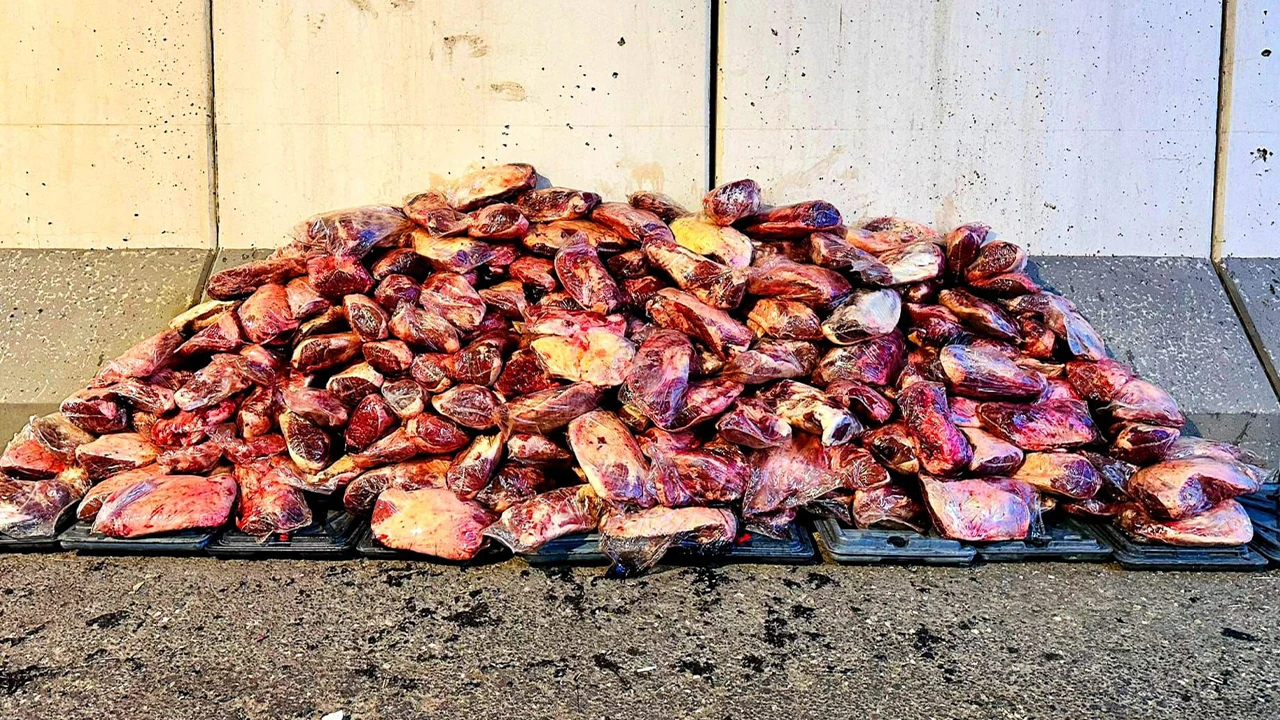  Şanlıurfa Jandarması 1.7 ton kaçak eti son anda yakaladı!