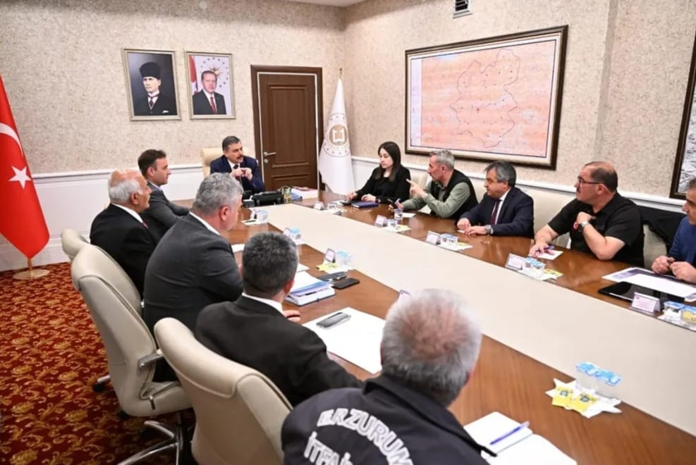 Erzurum Uzundere'de heyelan uyarısı: 38 konut tahliye edildi