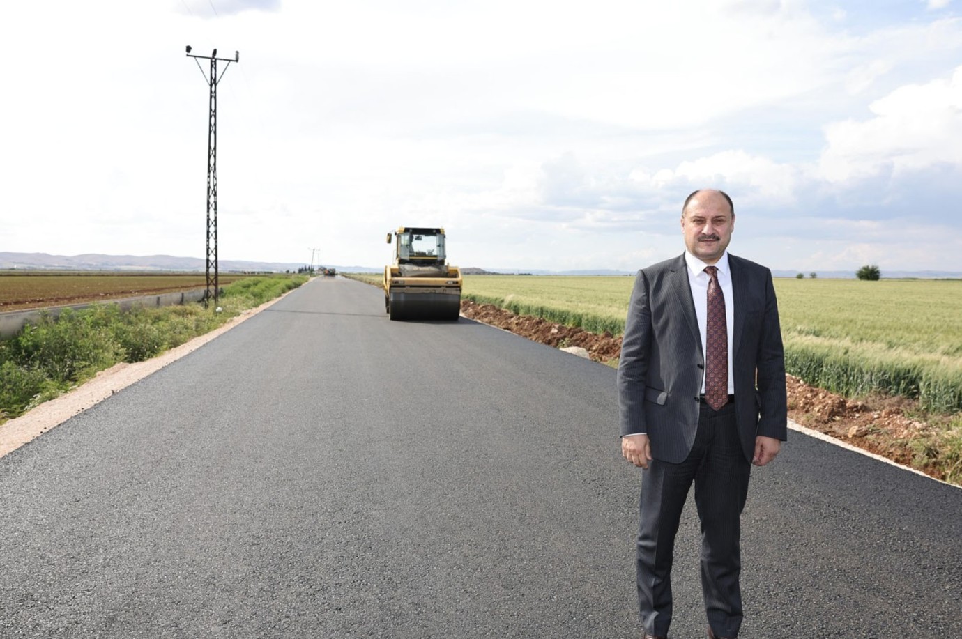 HARRAN YARDIMCI YOLUNDA ASFALT TAMAMLANDI
