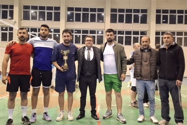 Posof'ta 19 Mayıs Kaymakamlık Kupası Voleybol Turnuvası sona erdi
