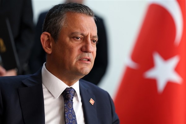 CHP Genel Başkanı Özel, Kepez’de ‘Millet İradesine Sahip Çıkıyor’ mitingine katıldı