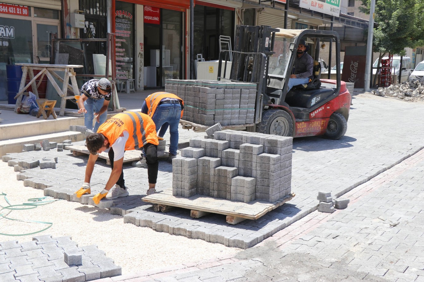 HALİLİYE BELEDİYESİ'NDEN AHMET YESEVİ MAHALLESİ’NDE KONFORLU ULAŞIM HAMLESİ