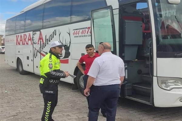 Hanak'ta bayram öncesi sürücülere trafik güvenliği uyarısı