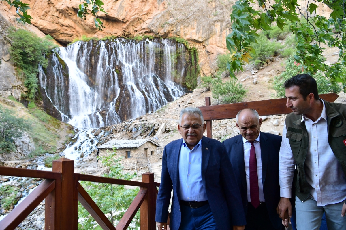 Başkan Büyükkılıç: Kapuzbaşı ve Derebağ şelaleleri sizi bekliyor