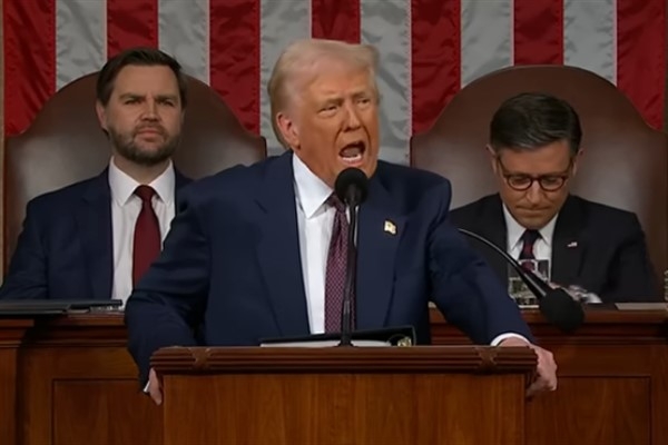 Trump'ın 12 ülkenin vatandaşlarını yasaklayan seyahat yasağı yürürlüğe girdi