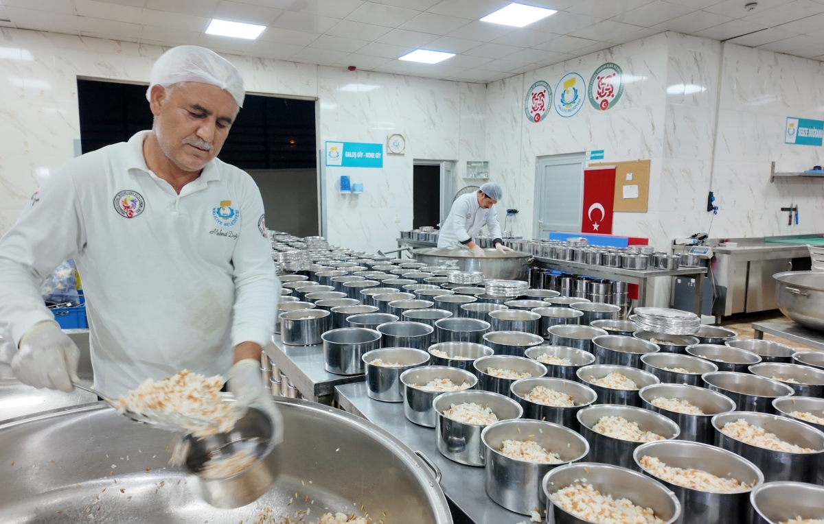 Haliliye Belediyesi'nden ihtiyaç sahiplerine yemek hizmeti
