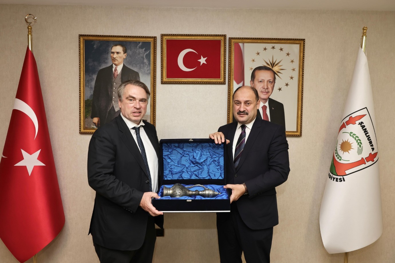 AB BÜYÜKELÇİLERİ HEYETİNDEN BAŞKAN GÜLPINAR’A ZİYARET  BAŞKAN GÜLPINAR: “ŞANLIURFA, DÜNYA TARİHİNE DAMGA VURACAK BİR ŞEHİR”