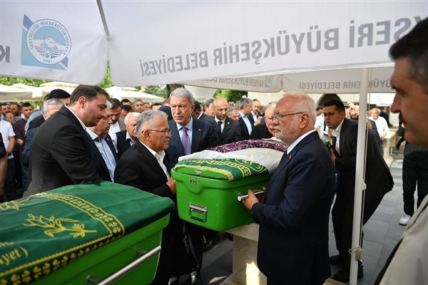Başkan Büyükkılıç, yengesi Naciye Büyükkılıç'ın cenazesine katıldı