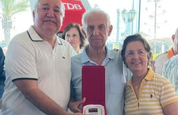Hatay'da 60 yılını diş hekimliğine adayan İhsan Budak’a onur plaketi verildi