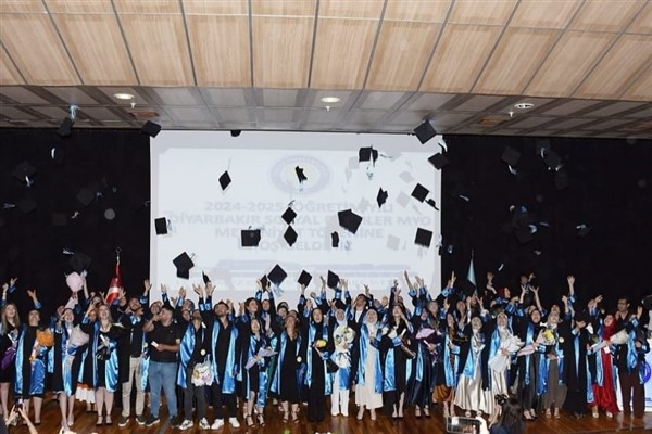 Dicle Üniversitesi'nde mezuniyet töreni
