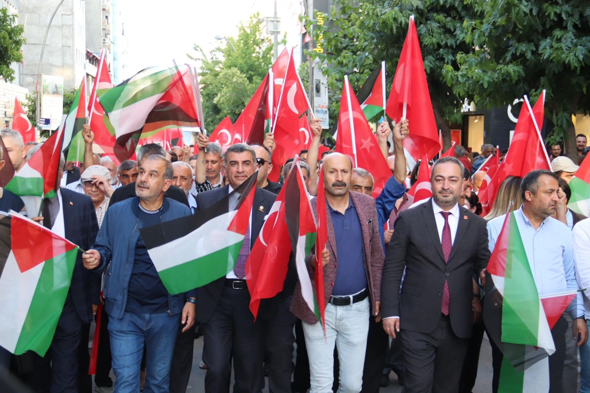CHP Elazığ Milletvekili Erol öncülüğünde “İsrail Zulmüne Hayır&Prime; yürüyüşü