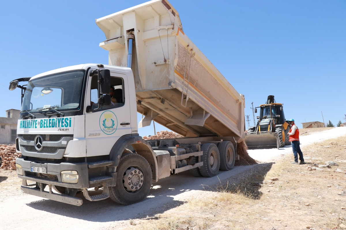Haliliye Belediyesi'nden Büyük Mirdesi Kırsal Mahallesi'ne yol hizmeti