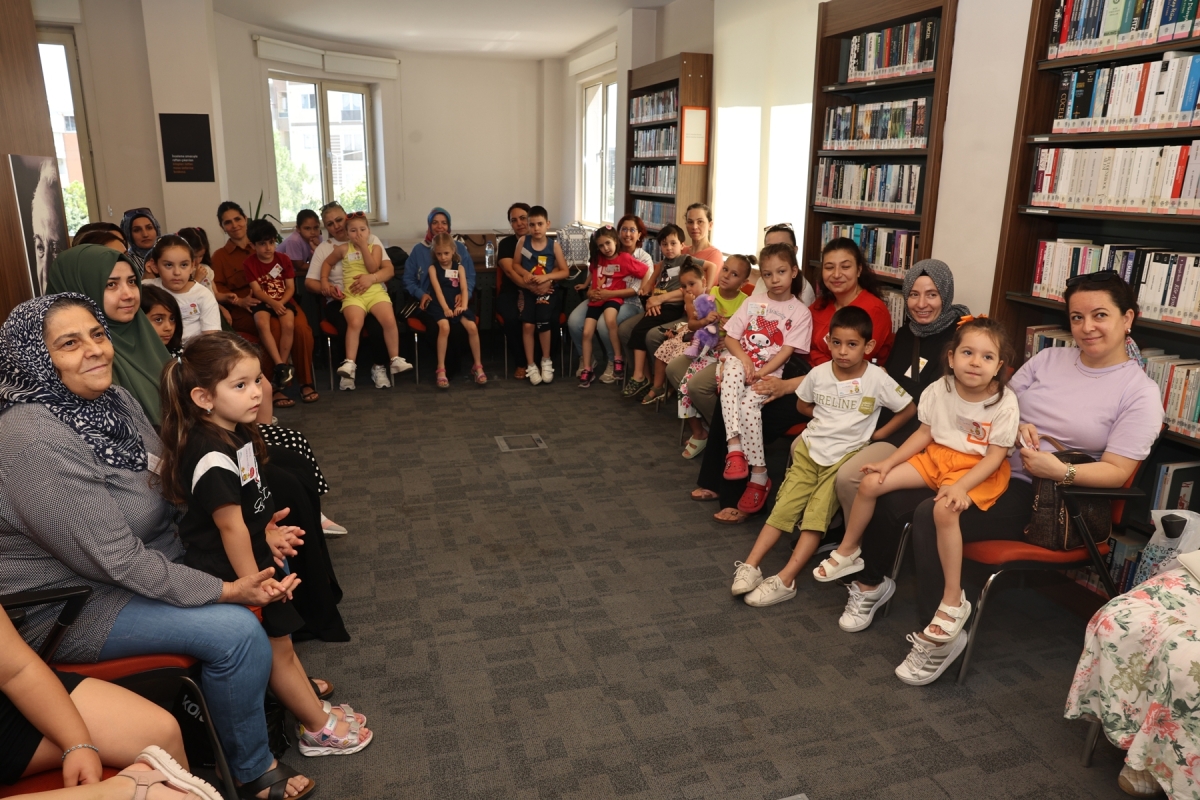 Anneler ve çocuklar yaz tatilinde kütüphanelerde buluşuyor