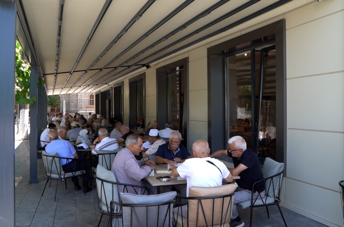 Gaziantep'te Emekliler Lokali'ne yoğun ilgi