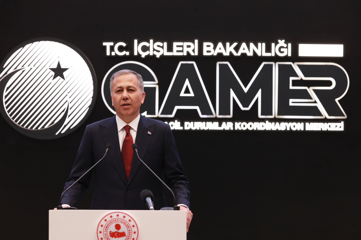 Bakan Yerlikaya: Kurumlarımızın tüm ekipleri saha taramalarına hemen başladı