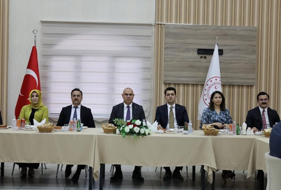 Ağrı Barosu'ndan hakim ve savcılara veda yemeği