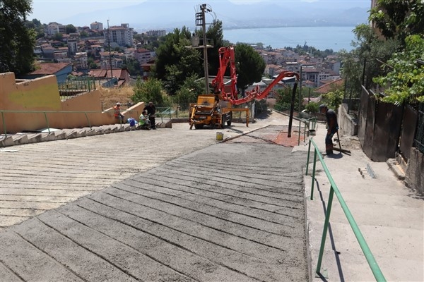İzmit Belediyesi, Neşe Sokak’ta 20 yıllık ulaşım sorununu çözdü