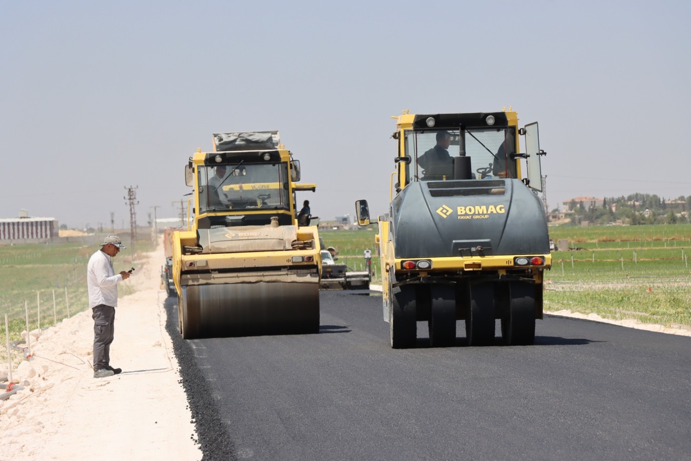 CEYLANPINAR KIRSALINDAKİ YOLLAR SICAK ASFALTLA KONFORLU HALE GELİYOR