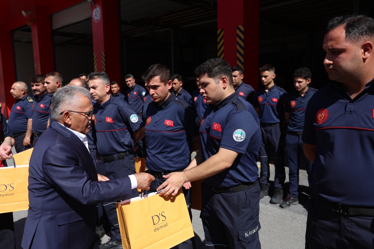 Başkan Büyükkılıç'tan İzmir ve Manisa’daki orman yangınlarına müdahale eden ekibe ziyaret
