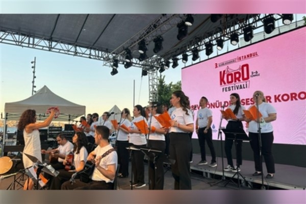LÖSEV Gönüllü Korosu, İBB Korolar Festivali'nde farkındalık yarattı
