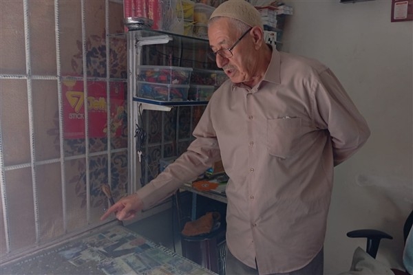 Diyarbakır'ın “kitap amcası” Ömer Ekin, kültürünü geleceğe taşıyor