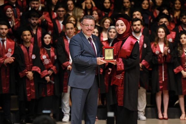 Başkan Genç'ten, Hukuk Fakültesi mezunlarına tavsiyeler