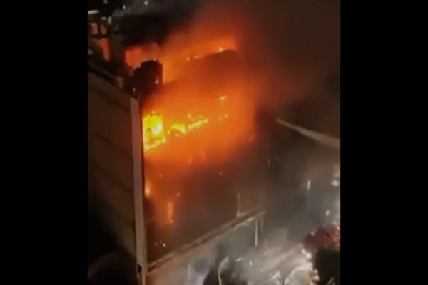 Irak'ta alışveriş merkezinde çıkan yangında 50 kişi öldü veya yaralandı