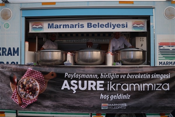 Marmaris Belediyesi’nden 2000 kişilik aşure ikramı