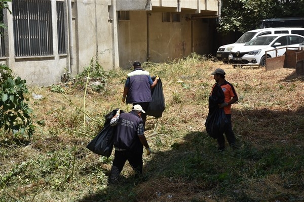 Gemlik Belediyesi'nden Kumla'da temizlik çalışmaları