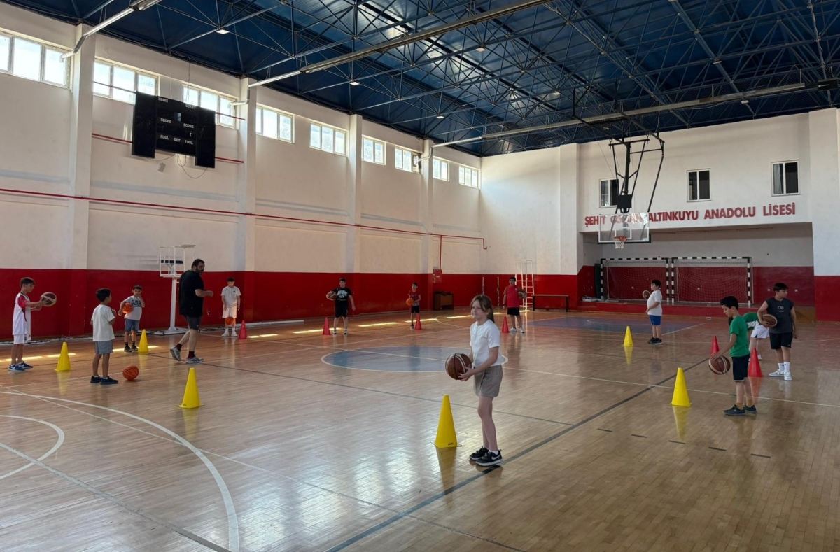 Yalova Belediyesi'nden çocuklara özel basketbol kursu