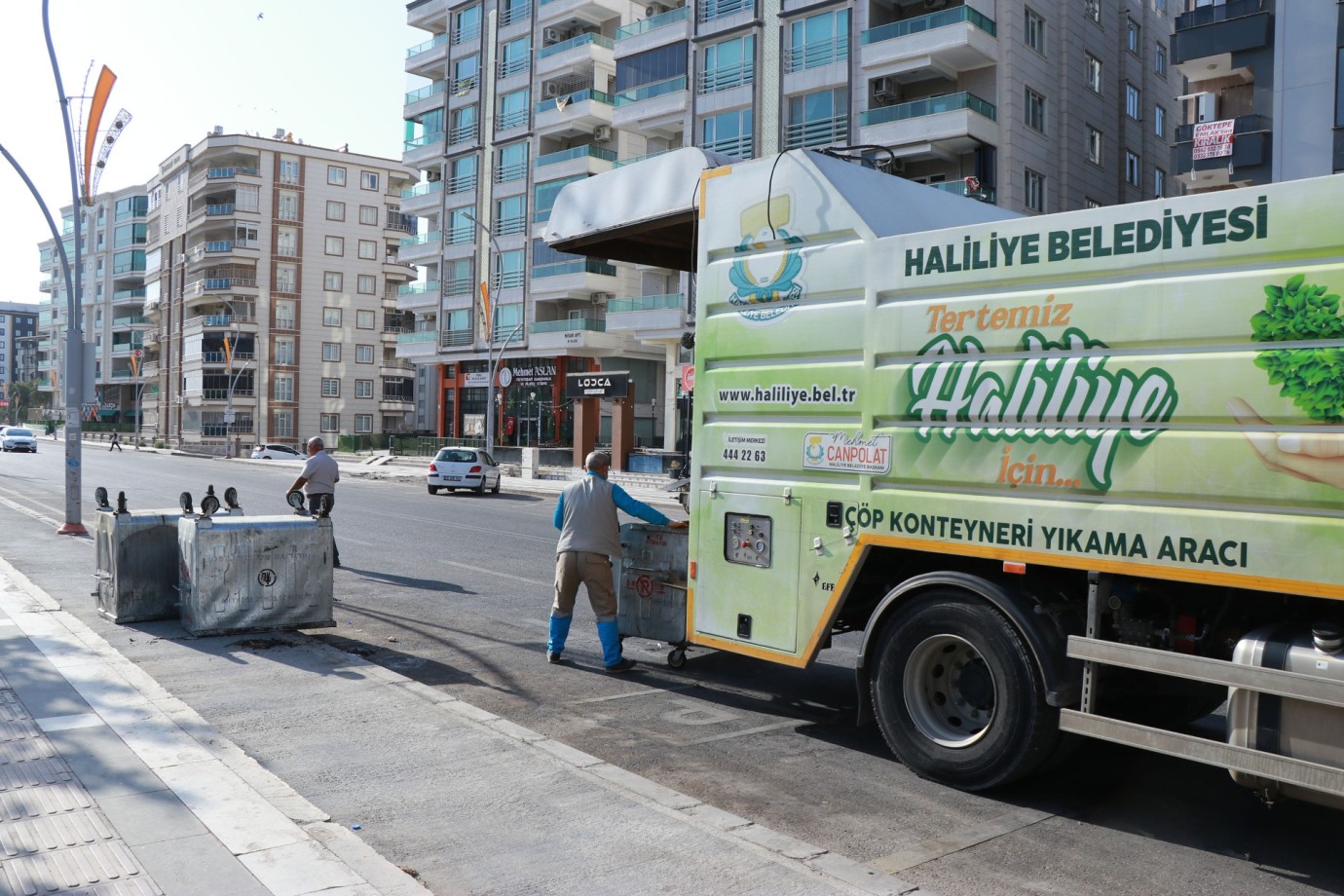 HALİLİYE’DE TEMİZLİK SEFERBERLİĞİ SÜRÜYOR: 83 ARAÇLIK FİLO GÜNÜN İLK IŞIKLARIYLA SAHADA