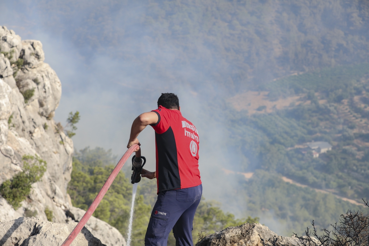 Mersin Büyükşehir Belediyesi, Silifke yangınına müdahale ediyor