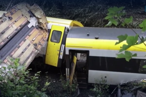Almanya'da tren kazasında en az 3 ölü 50 yaralı