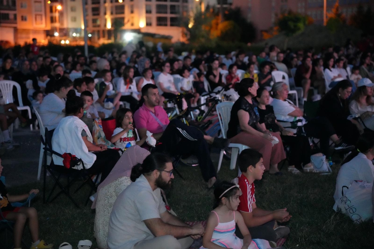 Çorlu Belediyesi Açık Hava Sinema Günleri devam ediyor