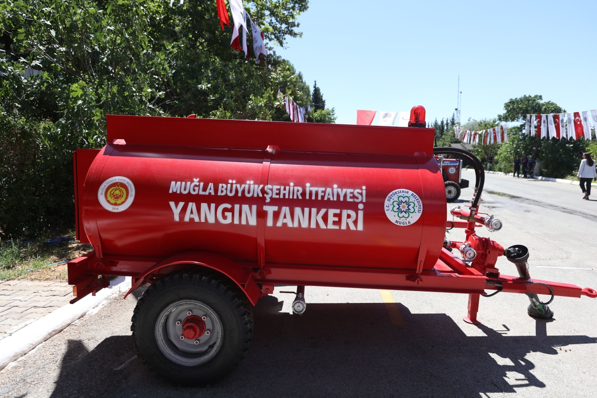 Muğla Büyükşehir Belediyesi'ne ait yangın tankerleri görevde