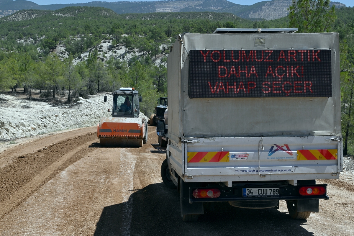 Mersin Büyükşehir Belediyesi, Mut'ta 9 köyü birbirine bağlayan grup yolunu yeniledi