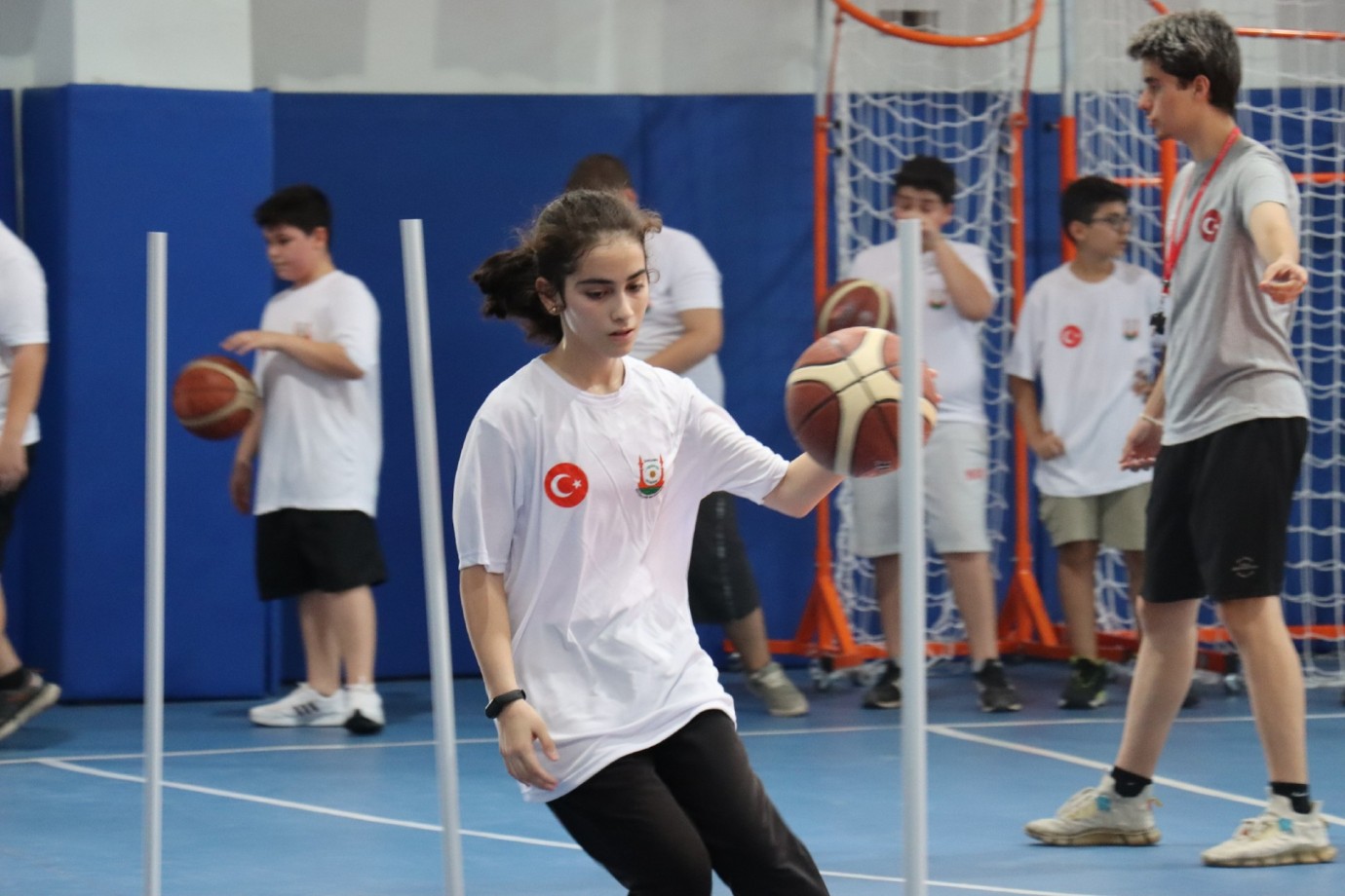ŞANLIURFA BÜYÜKŞEHİR BELEDİYESİ’NDEN ÇOCUKLARA PROFESYONEL BASKETBOL EĞİTİMİ
