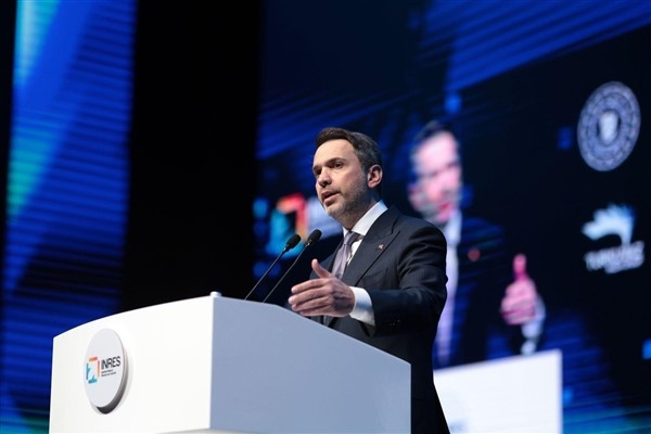 Bakan Bayraktar, Kazakistan Enerji Bakanı Akkenzhenov ile görüştü