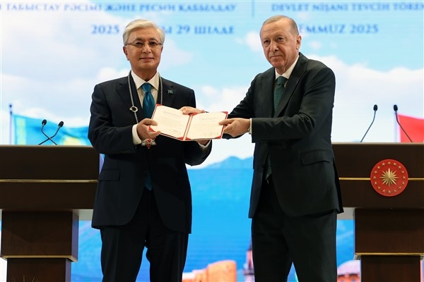 Cumhurbaşkanı Erdoğan'dan Kazakistan Cumhurbaşkanı Tokayev'e devlet nişanı