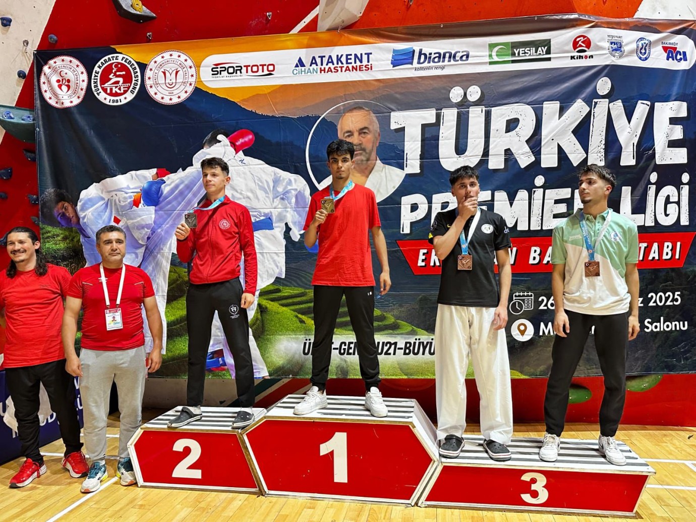 Başkan Kuş, Türkiye Şampiyonu Karateciyi Tebrik Etti