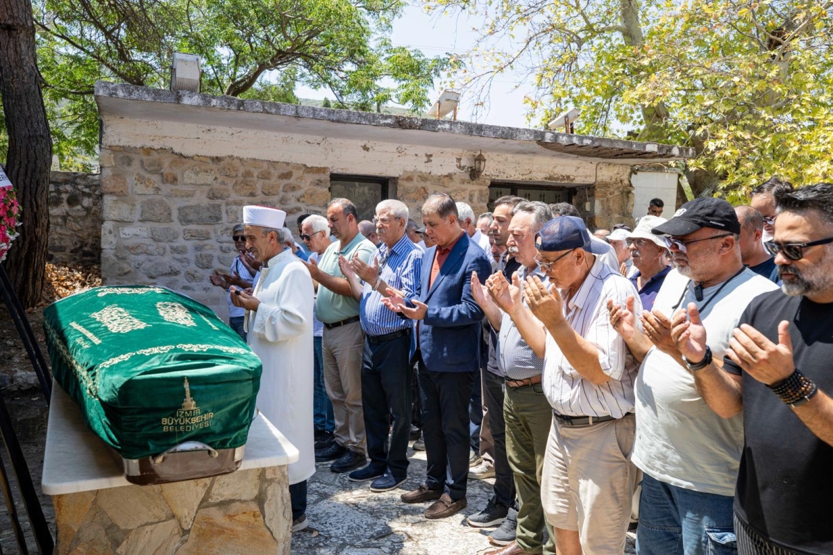 Geçmiş dönem CHP İl Başkanı Tacettin Bayır’ın annesi son yolculuğuna uğurlandı