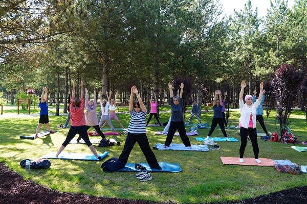 &Prime;Parklarda Spor&Prime; etkinliklerinde 2 bin Eskişehirli, açık havada spor yaptı
