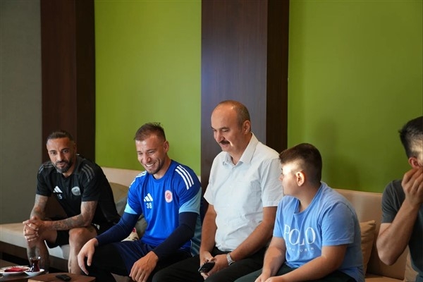 Vali Canalp’ten Bolu Kampı’nda Batman Petrolspor’a moral ziyareti