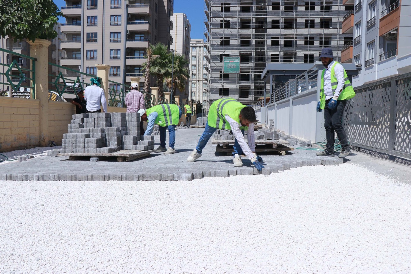 HALİLİYE BELEDİYESİ'NDEN 3 MAHALLEDE HUMMALI ÜSTYAPI ÇALIŞMASI