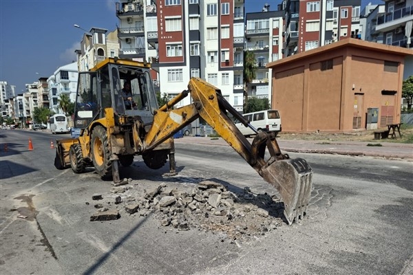 Konyaaltı'nda yol, yapım, bakım ve onarım çalışmaları sürüyor