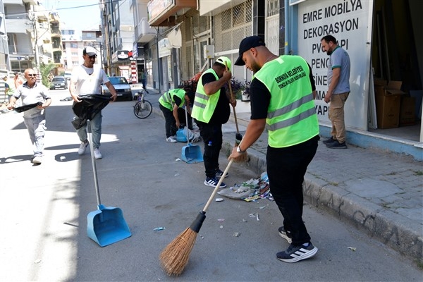 Bornova Belediyesi'nden mahallelerde temizlik çalışması