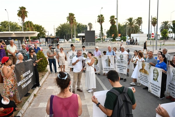 Antalya Müzesi'nin yıkım kararı için sivil toplum kuruluşları da nöbete katıldı